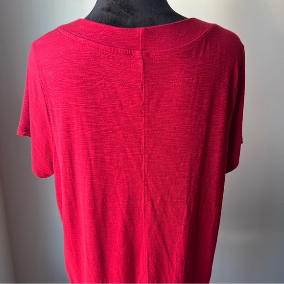 Old Navy Women's Bright Red V-Neck Tee - Picture 6 of 8